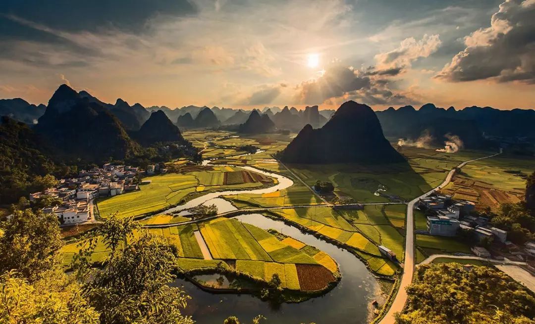 广西多民族风情与壮美山水,一幅生动的画卷
